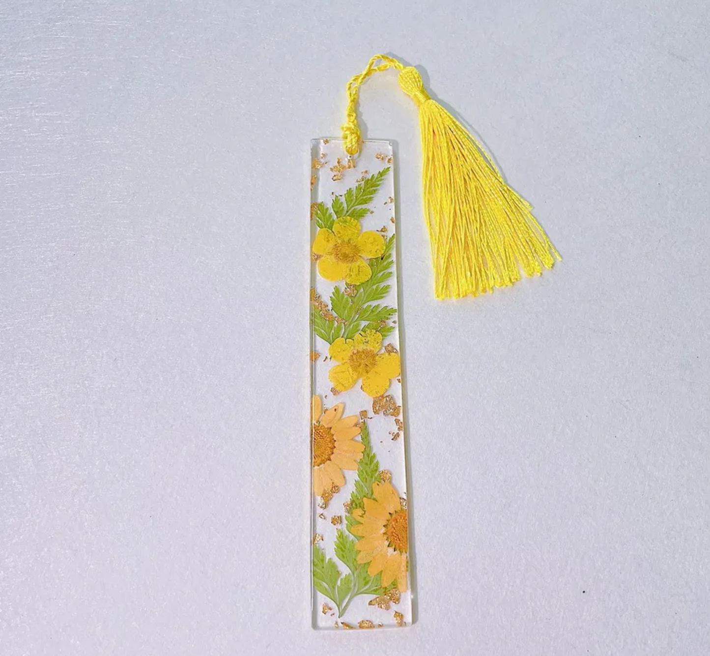 Beautiful dried flower and gold leaf resin bookmarks