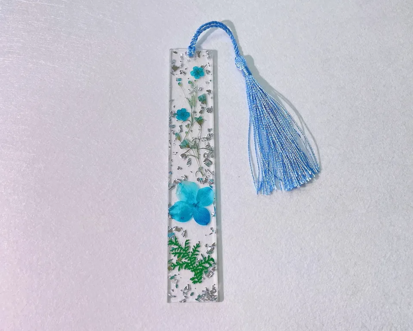 Beautiful dried flower and gold leaf resin bookmarks