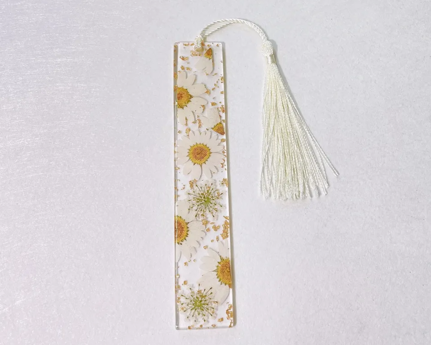 Beautiful dried flower and gold leaf resin bookmarks